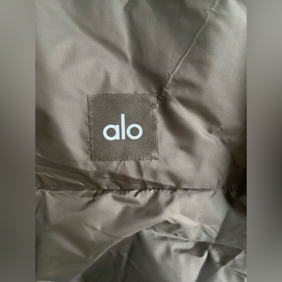 New Alo Yoga Foxy Puffer Jacket Espresso - Picture 9 of 12